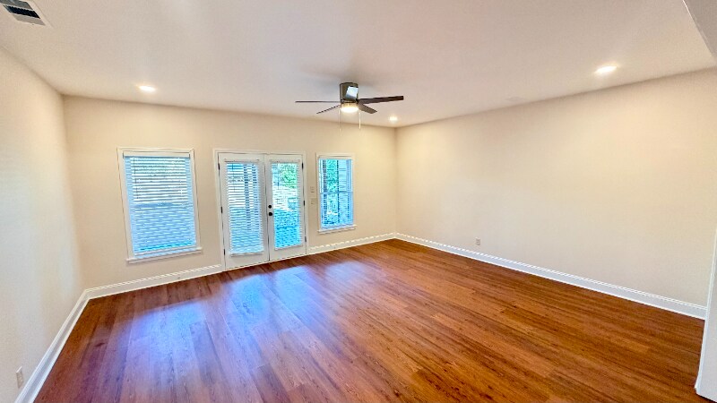 Building Photo - 11 Hillshire Dr