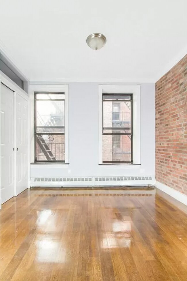 Building Photo - 221 E 28th St