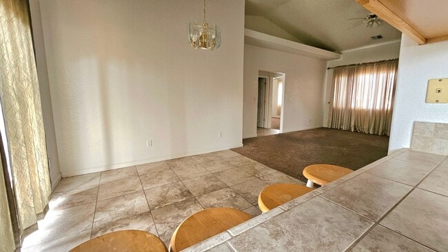 Building Photo - PRICE REDUCED! SPECIAL OFFER! Parkway Village Beauty - 3 Bed + 3 Bth!