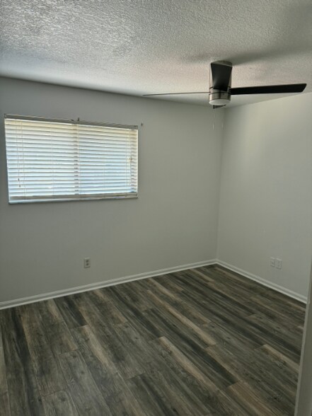 Building Photo - 3801 Crown Point Rd