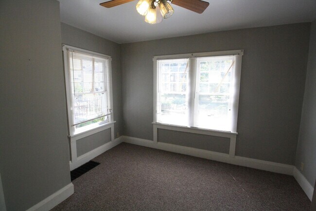 Building Photo - 242 E Northwood Ave