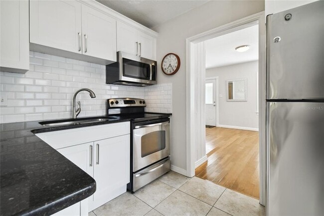 Building Photo - 308 N Gomez Ave