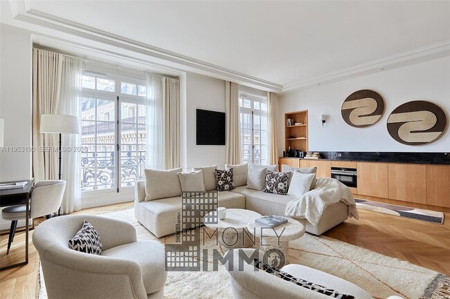 Building Photo - 11 Rue St