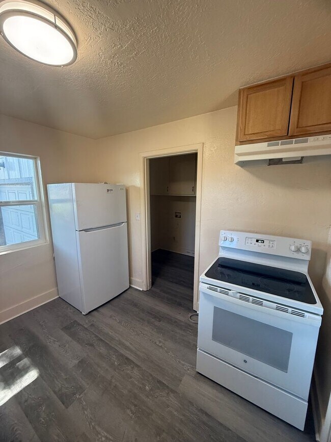 Building Photo - 2 bedroom 1 bath House