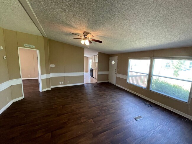 Building Photo - Nice three bedroom two bath modular home i...