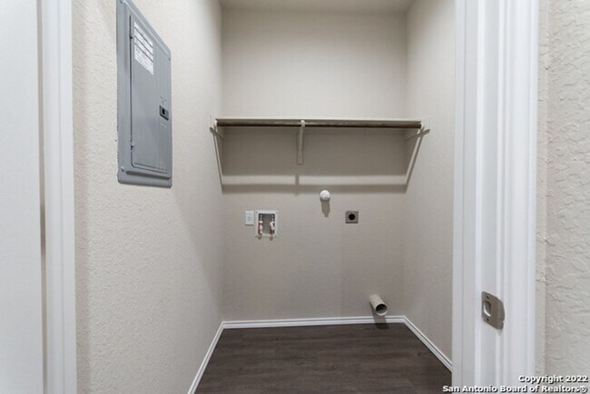 Building Photo - Luxury duplex in Seguin!