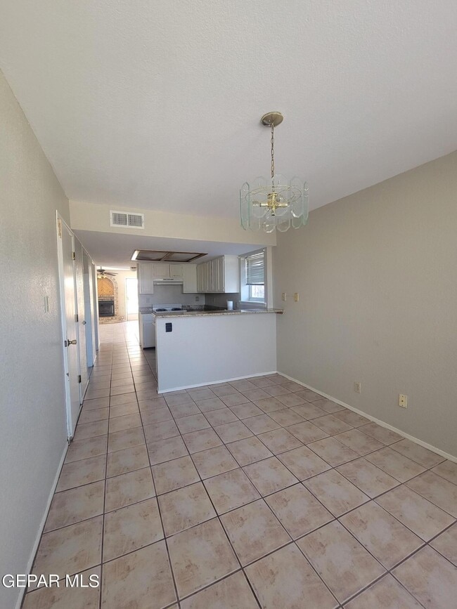 Building Photo - 3200 Mountain Ridge Dr