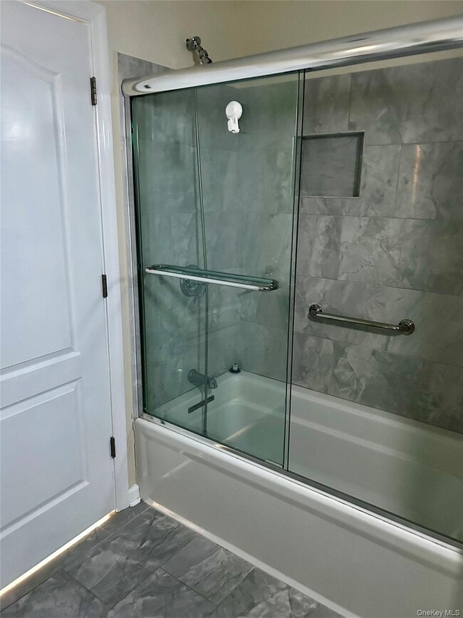 Building Photo - 409 W 261st St