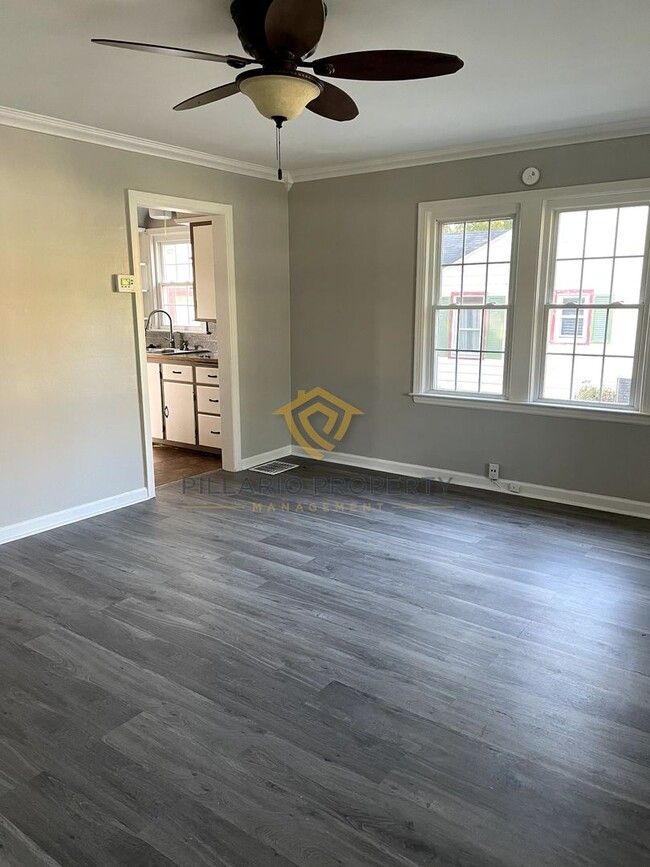 Building Photo - AVAILABLE NOW! Updated, Anderson 2 Bedroom...