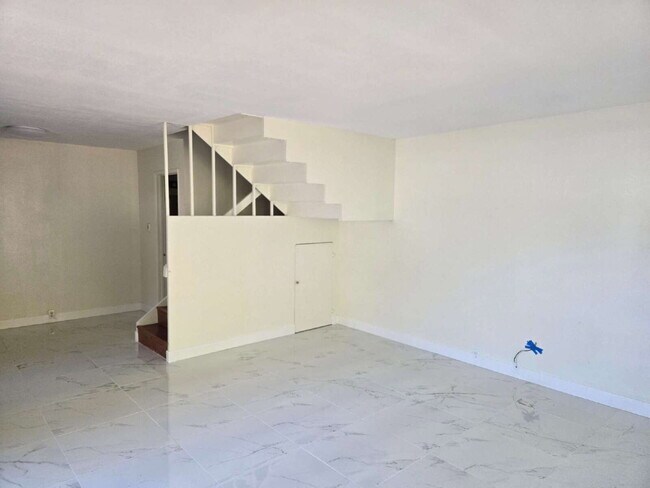 Building Photo - 9683 Caminito Del Vida
