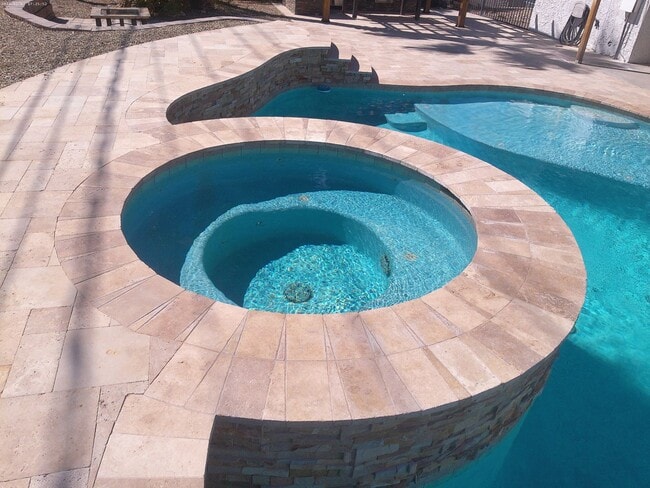 Building Photo - Pool Home 3 bedroom 2 bathroom Long term