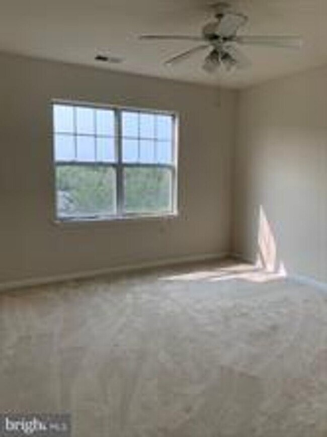 Building Photo - LOVELY TOP LEVEL CONDO IN GERMANTOWN