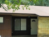 Building Photo - Remodel in Green Leaf with small fenced ba...