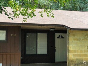 Building Photo - Remodel in Green Leaf with small fenced ba...