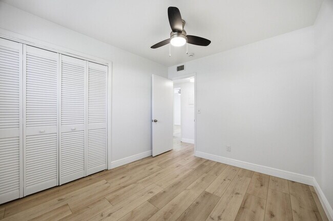 Building Photo - 401 Blueberry Ln
