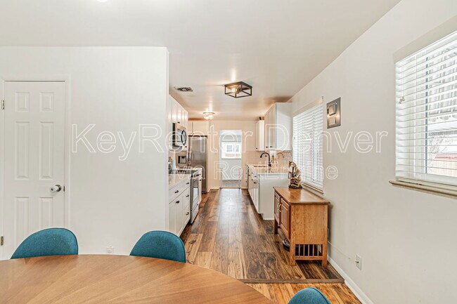 Building Photo - 1515 S Birch St