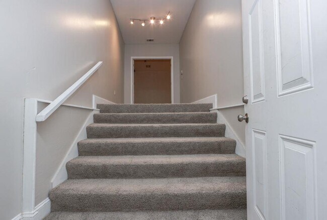 Building Photo - 3873 King Edward Trail SW