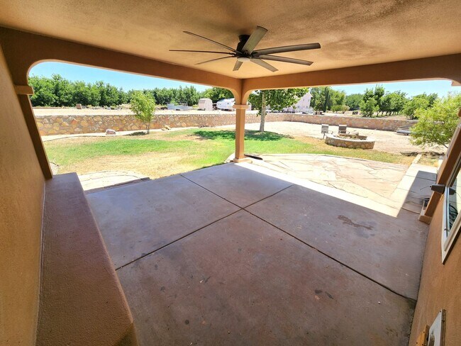Building Photo - 1535 Vajillo Ln