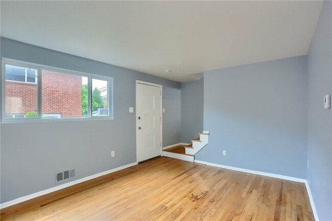 Building Photo - 440 Brierly Ln