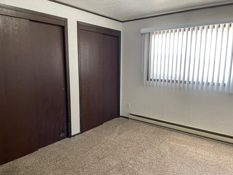 Building Photo - 704 Miller Ct