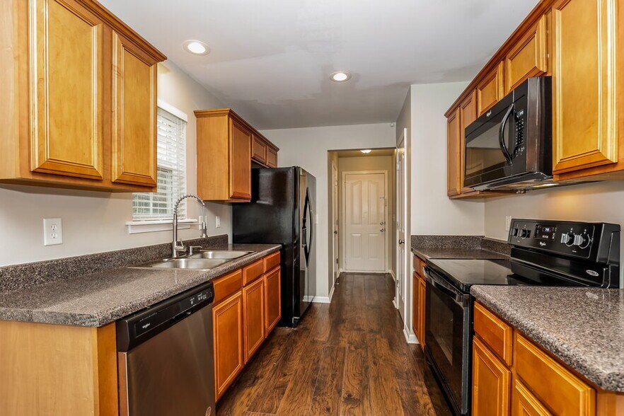 Building Photo - 3136 Skinner Dr