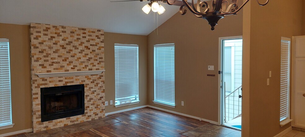 Building Photo - 3500 Tangle Brush Dr