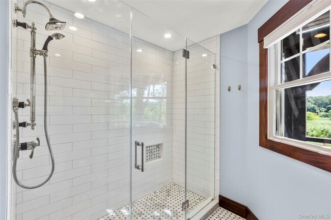 Building Photo - 16 Old Field Woods Rd