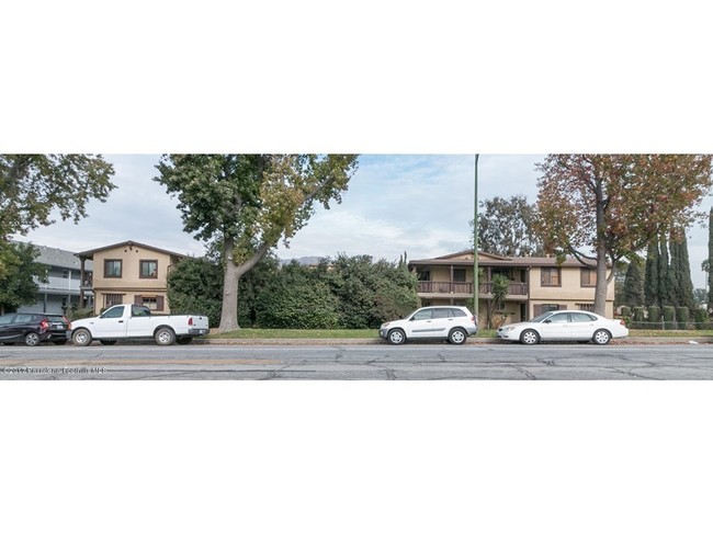 Primary Photo - 1831 Riverside Dr