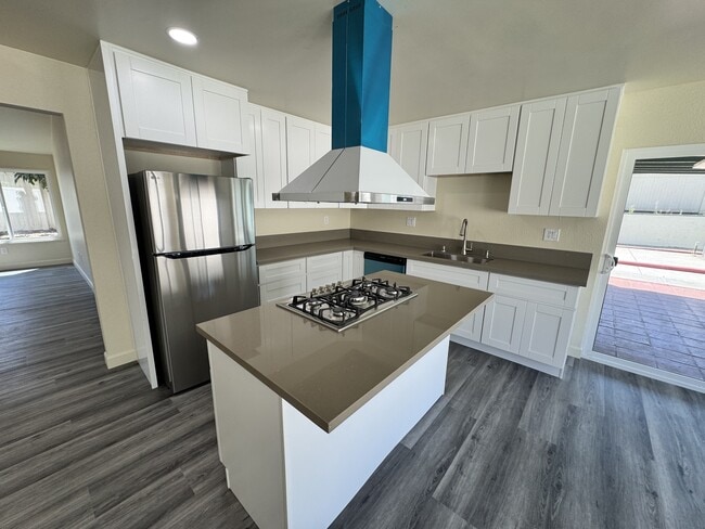 Building Photo - 916 Avenida Ysidora