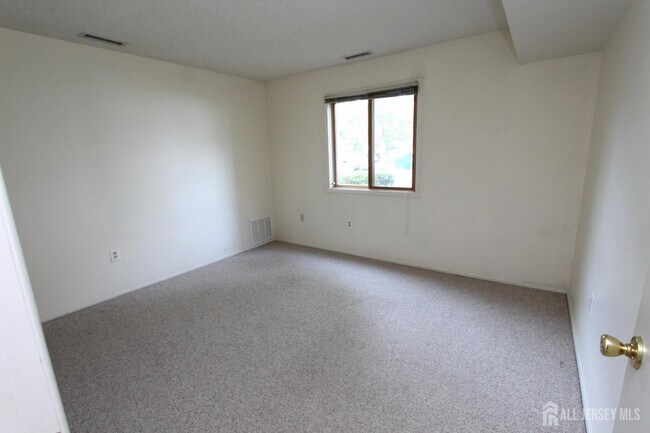 Building Photo - 1105 Aspen Dr