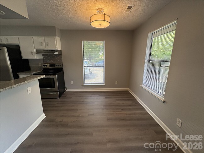 Building Photo - 3600 Cobbleridge Dr
