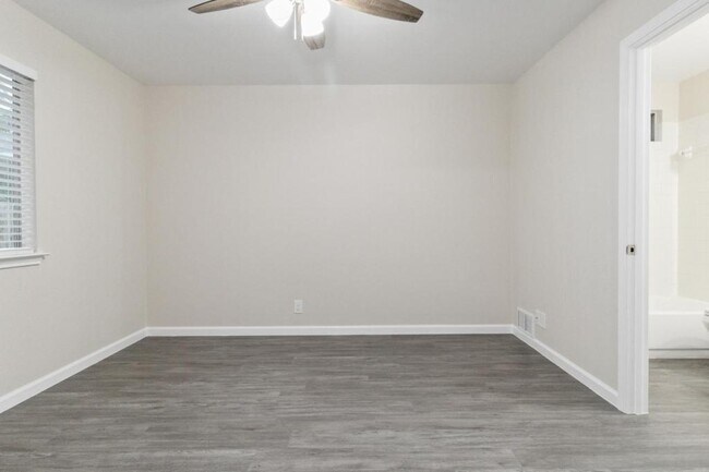Building Photo - 14305 Cummins Way