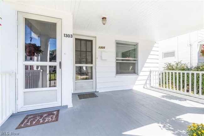 Building Photo - 1303 Lakeland Ave