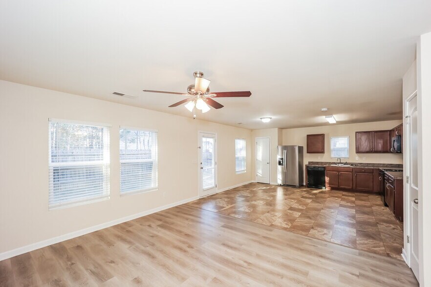 Building Photo - 12047 Quail Dr