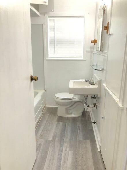Bathroom - 2830 Sarita St