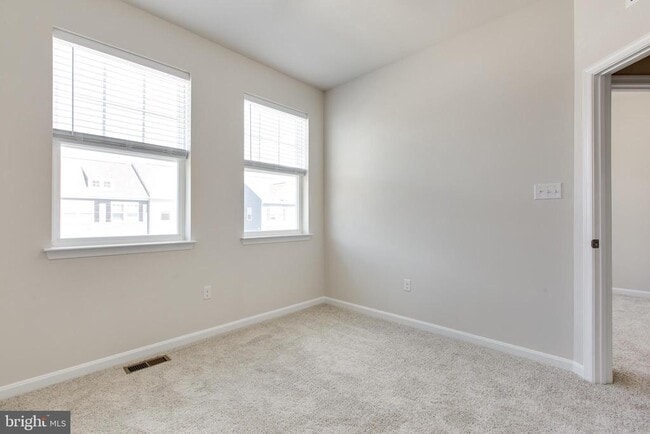 Building Photo - 3117 Laurel Hl Rd