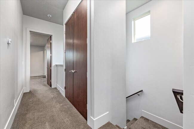 Building Photo - 2758 S Honeycomb Way