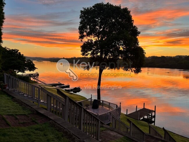Building Photo - 3166 Waterfront Dr