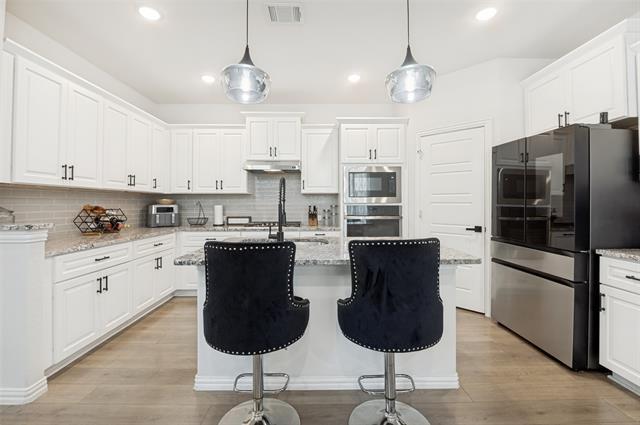Building Photo - 656 Bethpage Dr