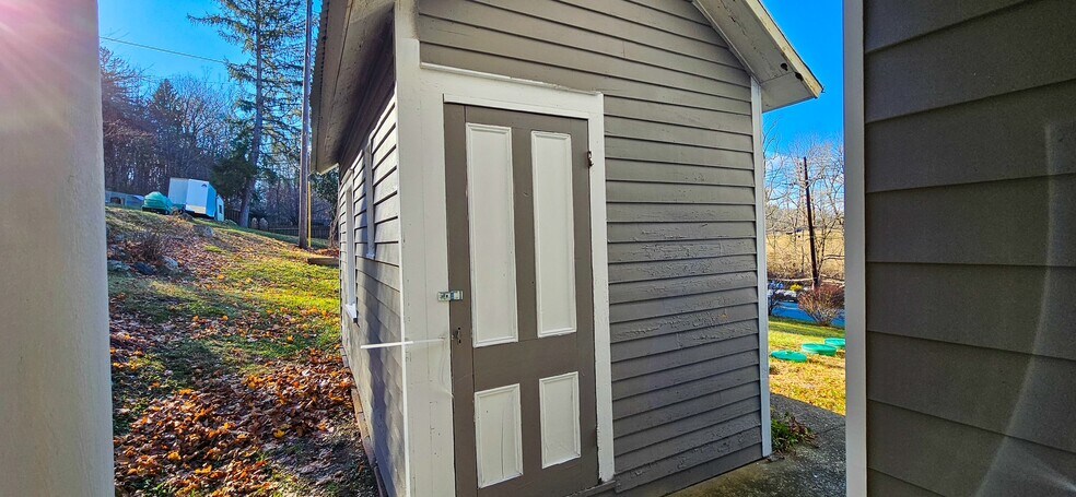 Building Photo - 116 Musconetcong River Rd
