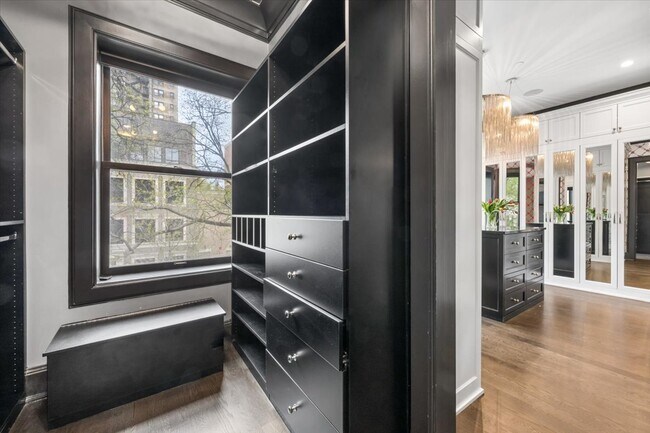 Building Photo - 458 W Deming Pl