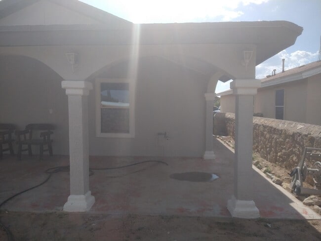 Building Photo - 3920 Tierra Marfil Rd
