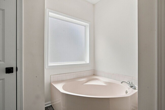 Building Photo - 13 Paddington Ln