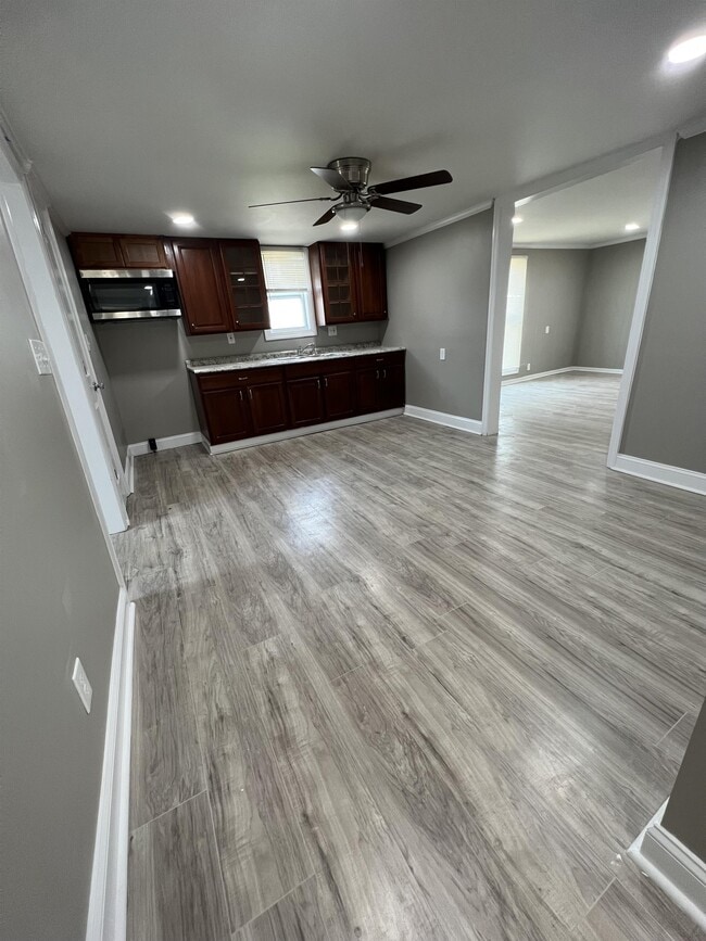 Building Photo - 414 E Washington Ave