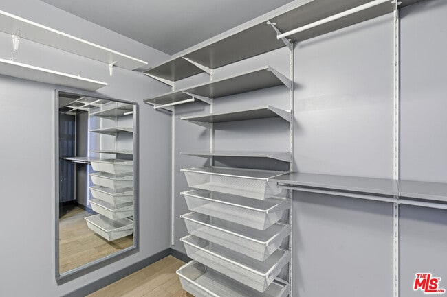 Building Photo - 1130 Flower St