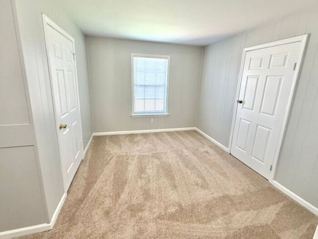 Building Photo - Spacious 4 bedroom 2 bath in Bartett