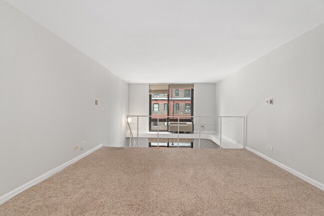 Building Photo - 1221 N Dearborn Pkwy
