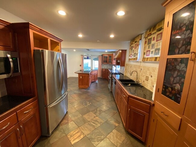 Building Photo - Short North - Victorian Village Single Family Brick House