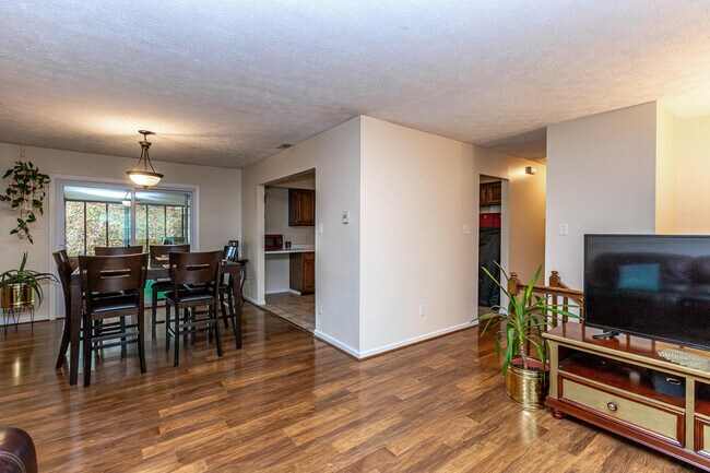 Building Photo - 3008 Tuscaloosa Ln
