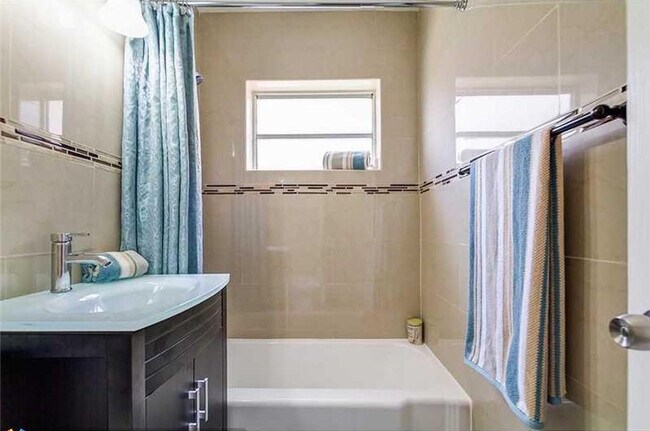 Building Photo - 2932 SW 12th St